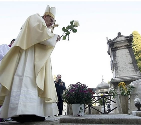 Finados: Papa, a esperança da ressurreição não decepciona