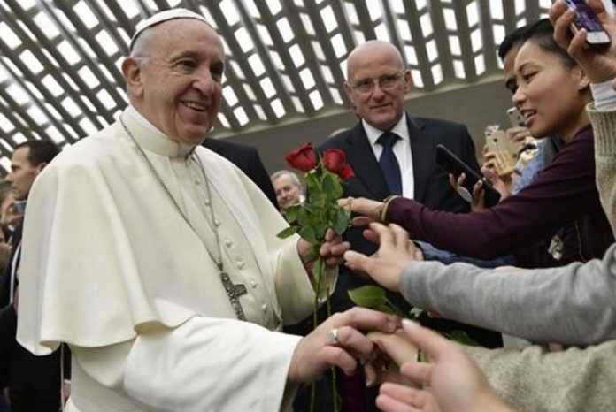 Paróquias não devem cobrar para dedicar missa a finados