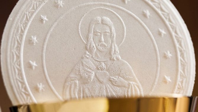 Os ladrões roubaram 351 hóstias, mas Deus quis mostrar seu poder